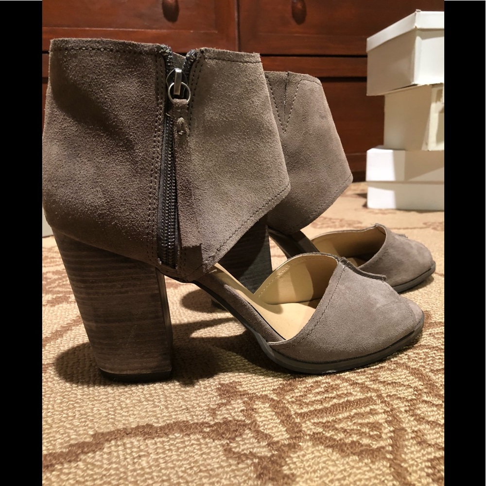 Trendy block heel sandal worn once